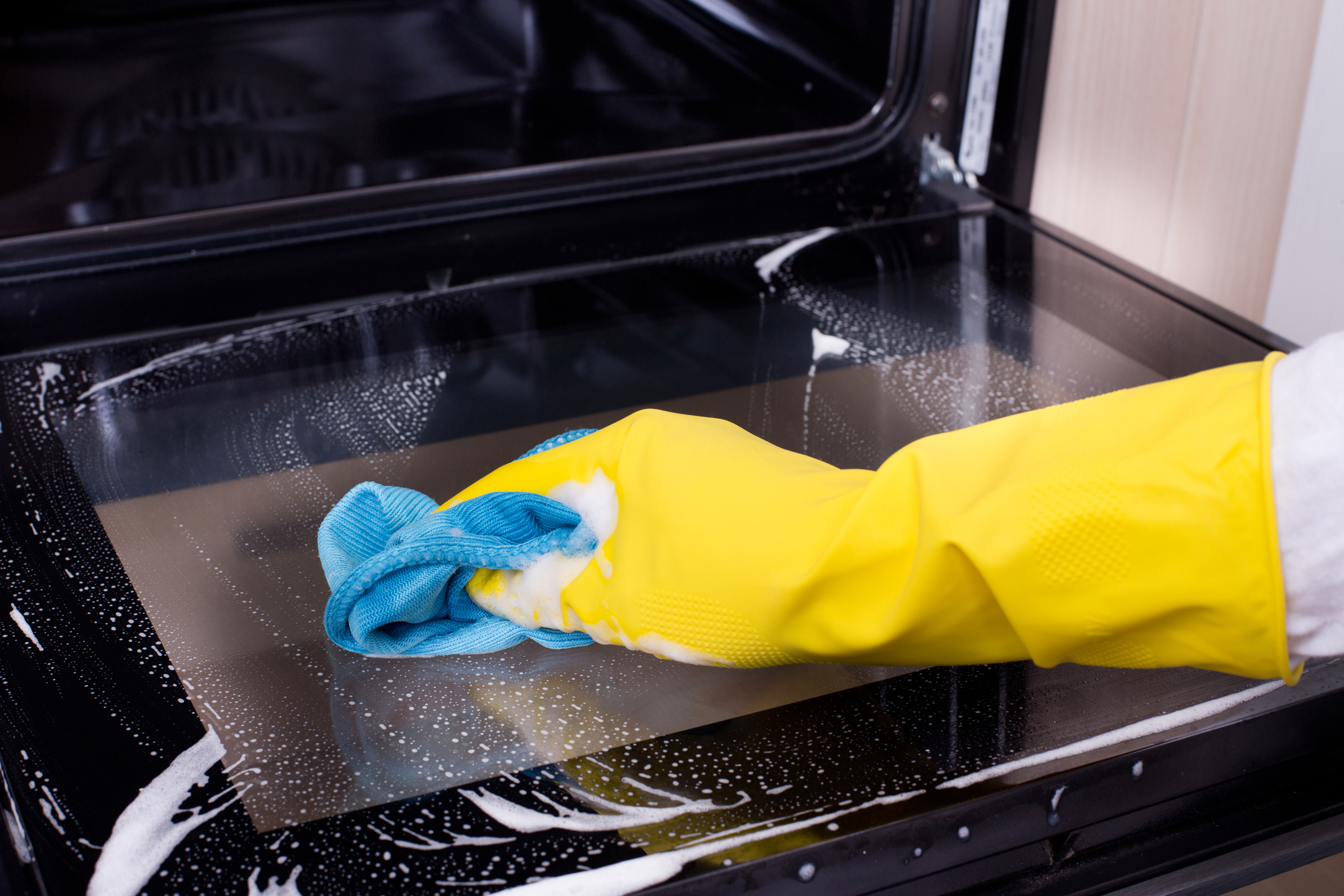 Easiest Way to Clean an Oven