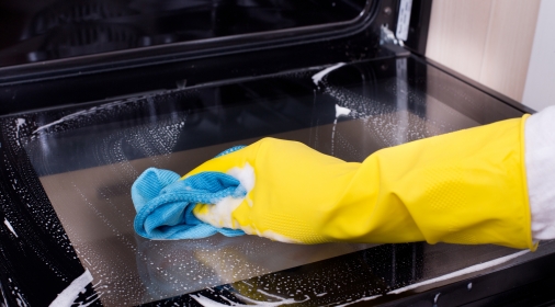 What are the Best Tools for Cleaning Your Oven?