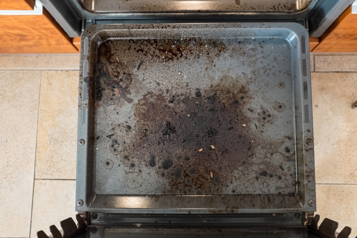 dirty oven baking tray