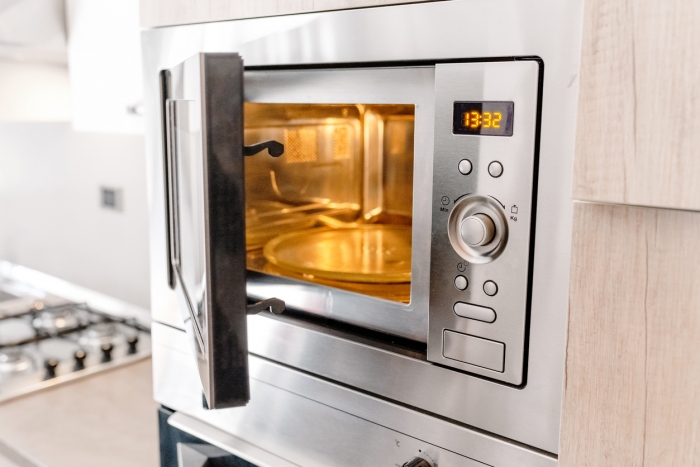 Benefits of Steam Cleaning Your Microwave